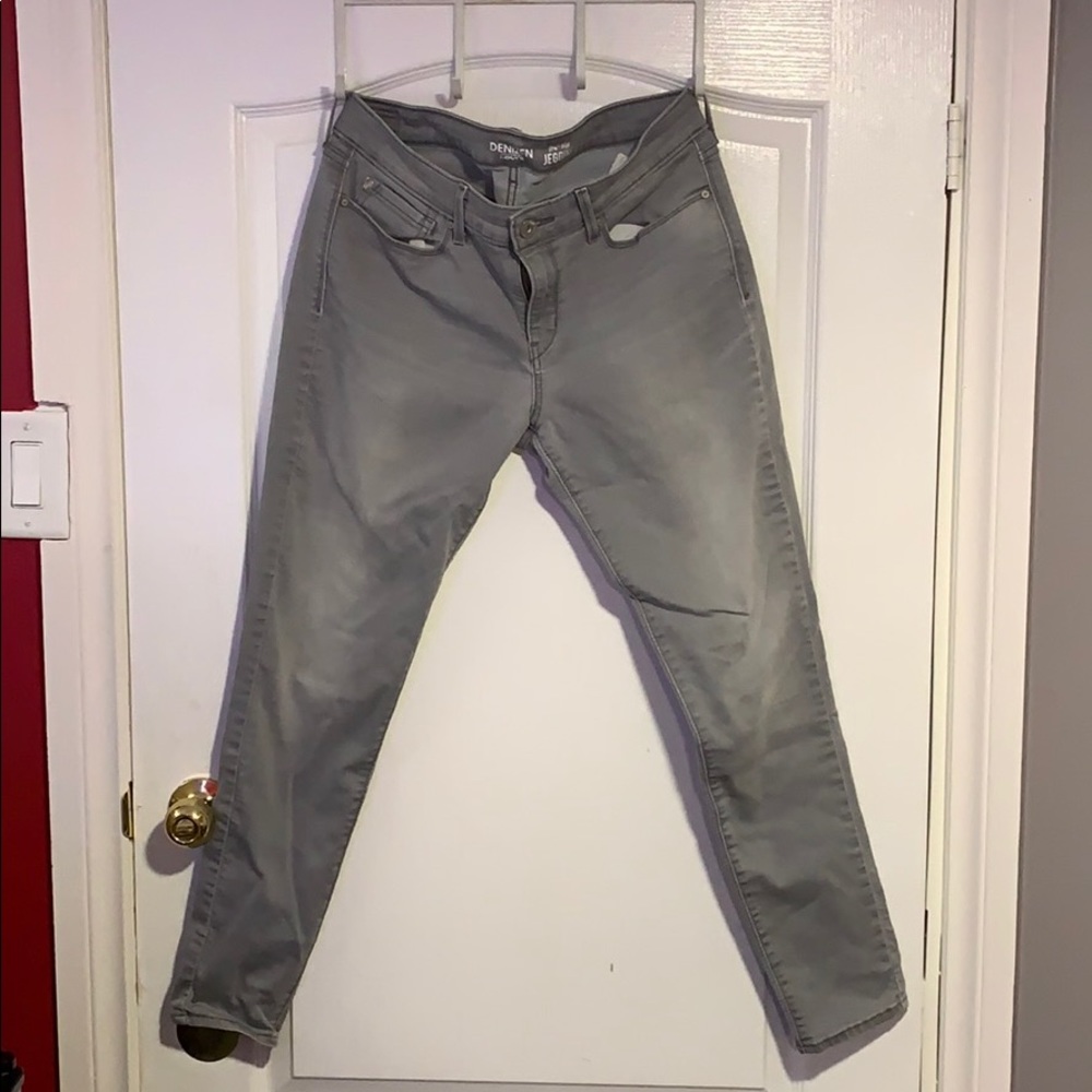 Low-Rise Jeggings